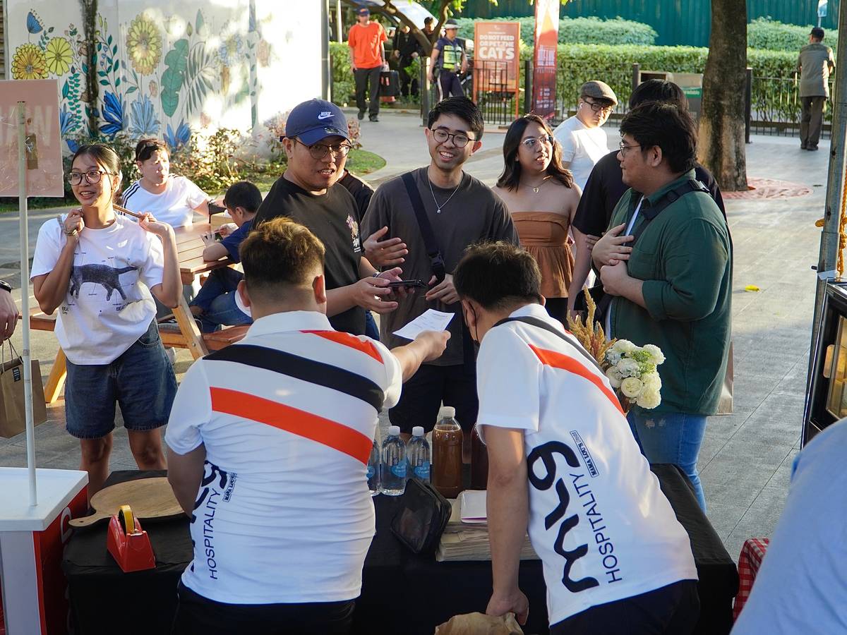 Food vendors provided mouth watering dishes that matched well with the drinks provided at the event.