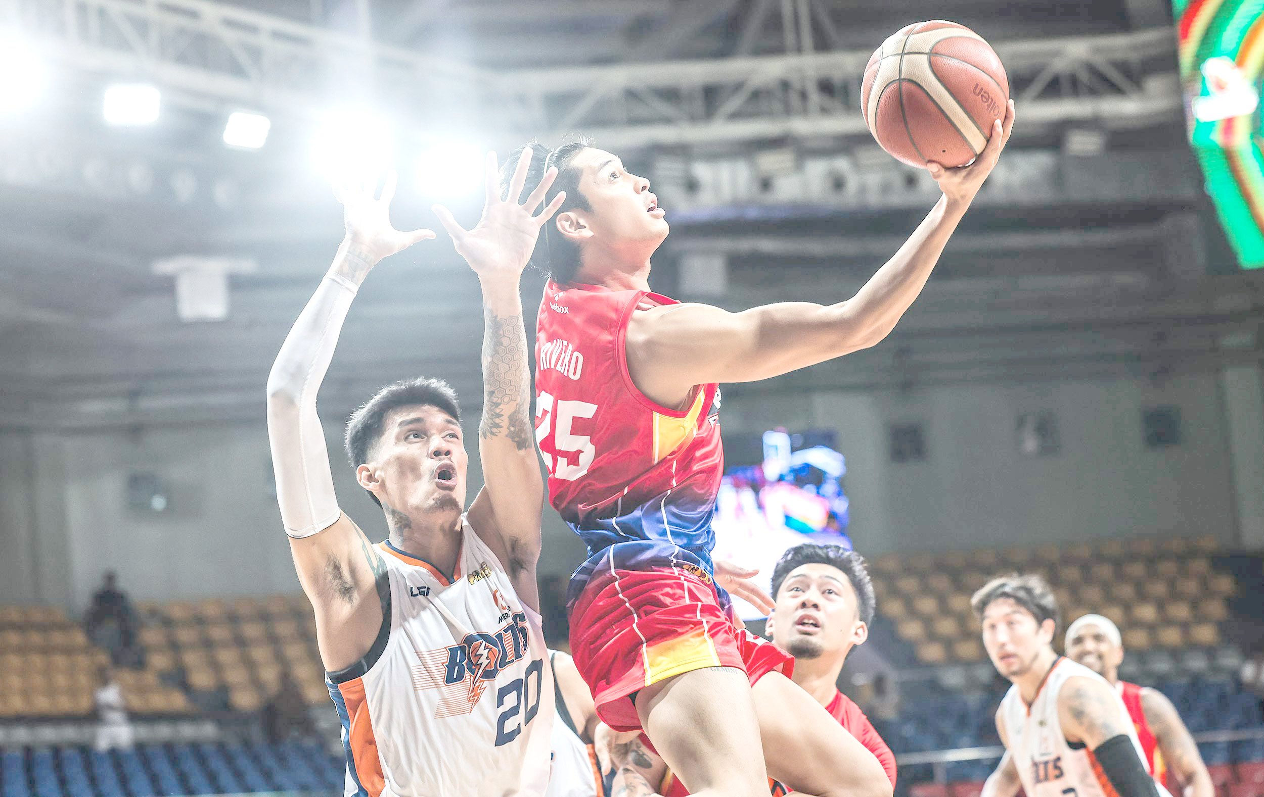FULL TANK: Phoenix downs Meralco, 109-97