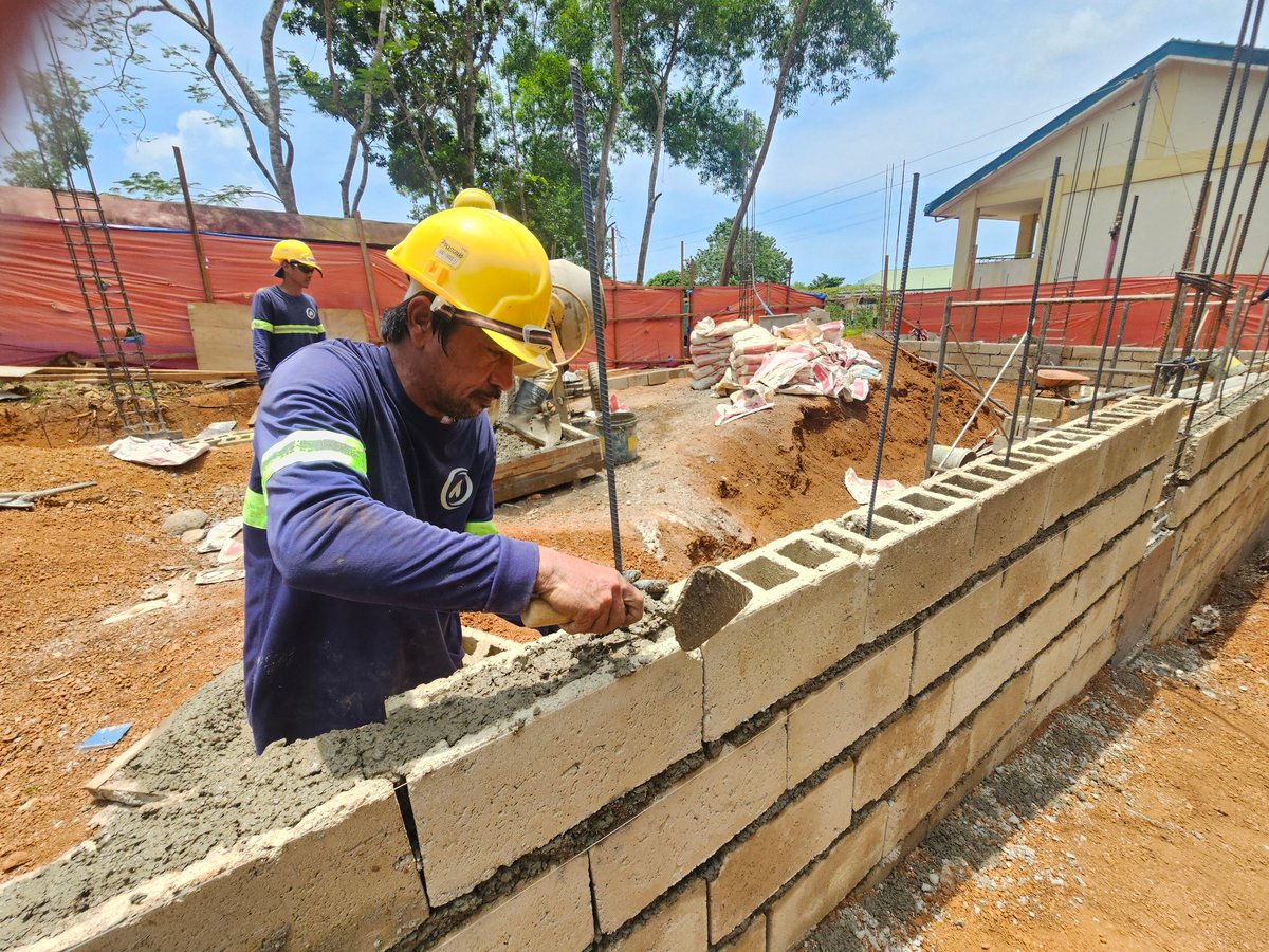 7 March, Vivant-funded science lab building under construction in Barangay Sta. Monica, Puerto Princesa City, Palawan.