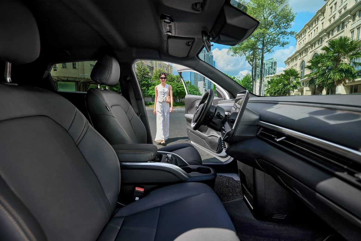 With its roomy cabin and minimalist dashboard, the VF 6 offers comfort and space fit for everyday city drives.