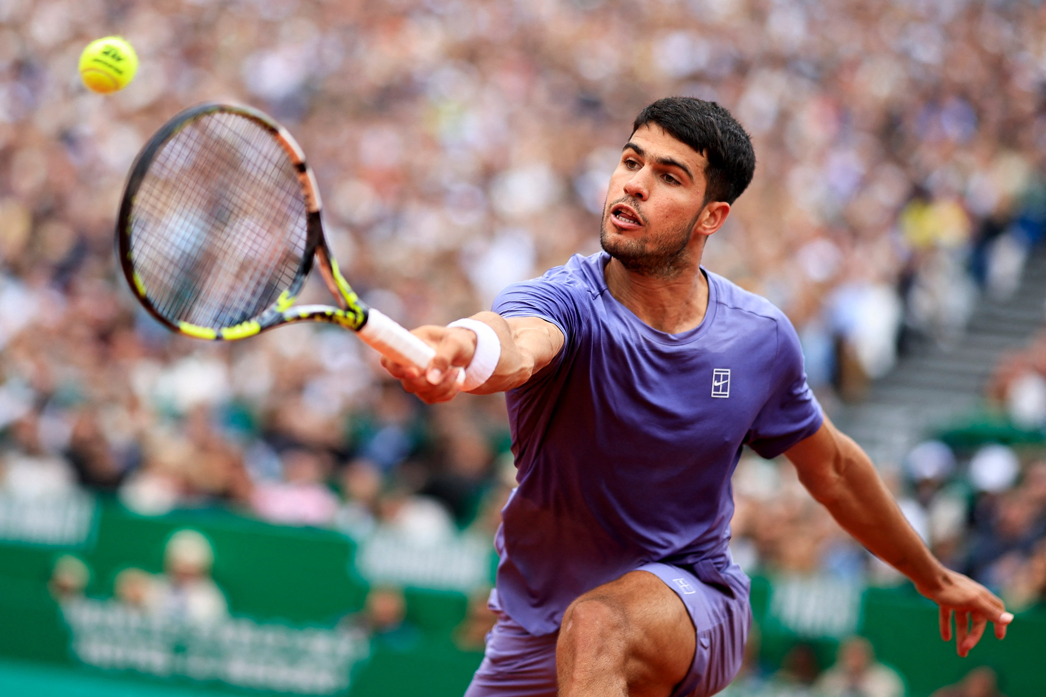 Carlos Alcaraz secures a spot in the final following a 7-6 (7/2), 6-4 win over fellow Spaniard Alejandro Davidovich Fokina in the semifinals of the Monte Carlo Masters.