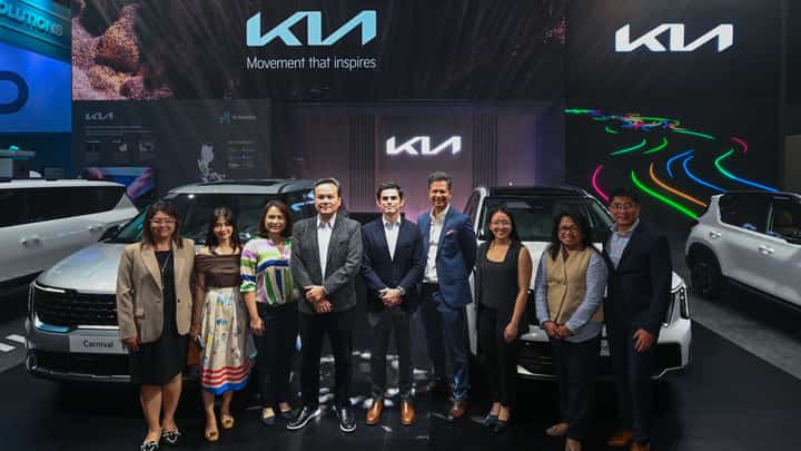 SHOWN are: (from right) Dino Obias, chief marketing officer of ACMobility; Sharyn Jacobsen, chief finance officer of ACMobility; Dana Uson, head of Strategy of ACMobility; Toti Zara, head of Retail & Distribution of ACMobility; Jaime Zobel de Ayala, CEO of ACMobility; Brian Buendia, chief operating officer of Kia Philippines, Carla Buencamino, head of Mobility Infrastructure of ACMobility; Ariane Nava, chief people officer of ACMobility; and Rizza Factor, chief information officer of ACMobility.