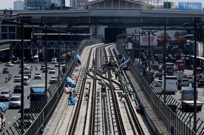 MRT-7 workers push on under the heat