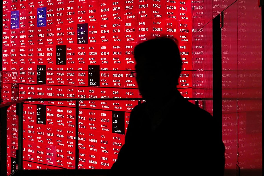 Asian stocks mixed as stability returns, autos lifted by exemption hope