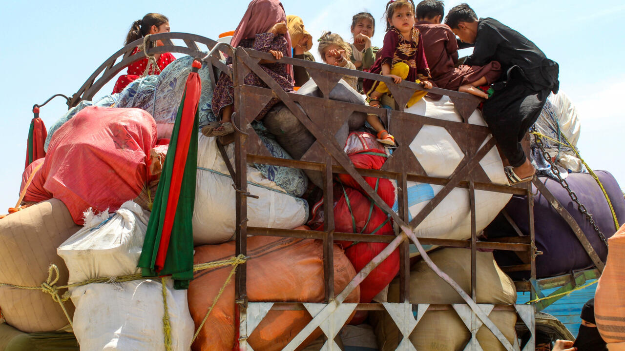 Nearly 60,000 Afghans return from Pakistan in two weeks