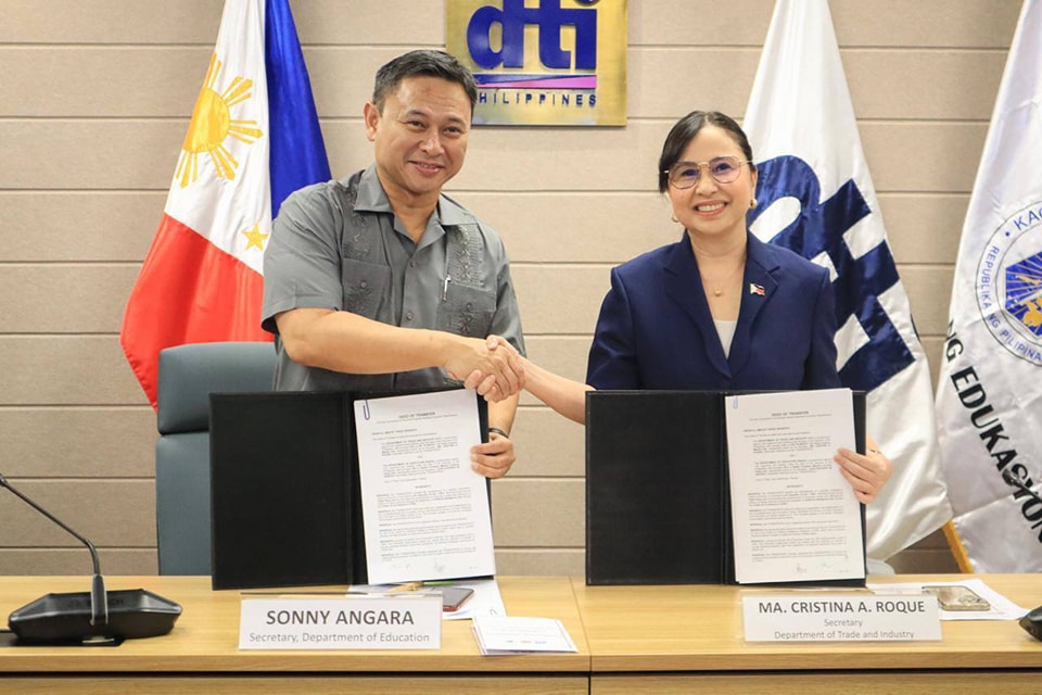 DTI donates laptops to boost AI in education