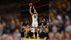 ‘Batman’ Curry sends Warriors to playoffs