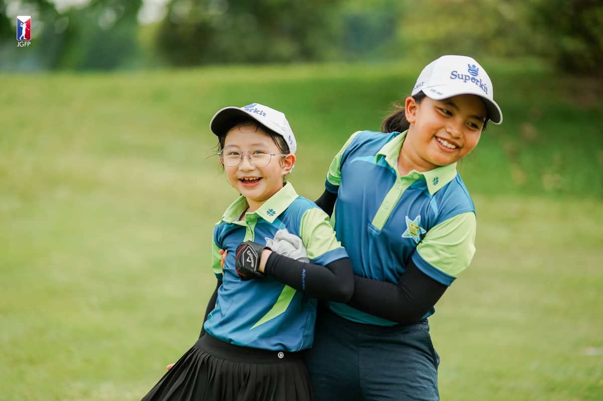 venus delos Santos (right), the 12-and-under individual champion, plays for the camera with Stephanie Gan during the JGFP International Interclub at the Mimosa Plus Golf and Country Club.