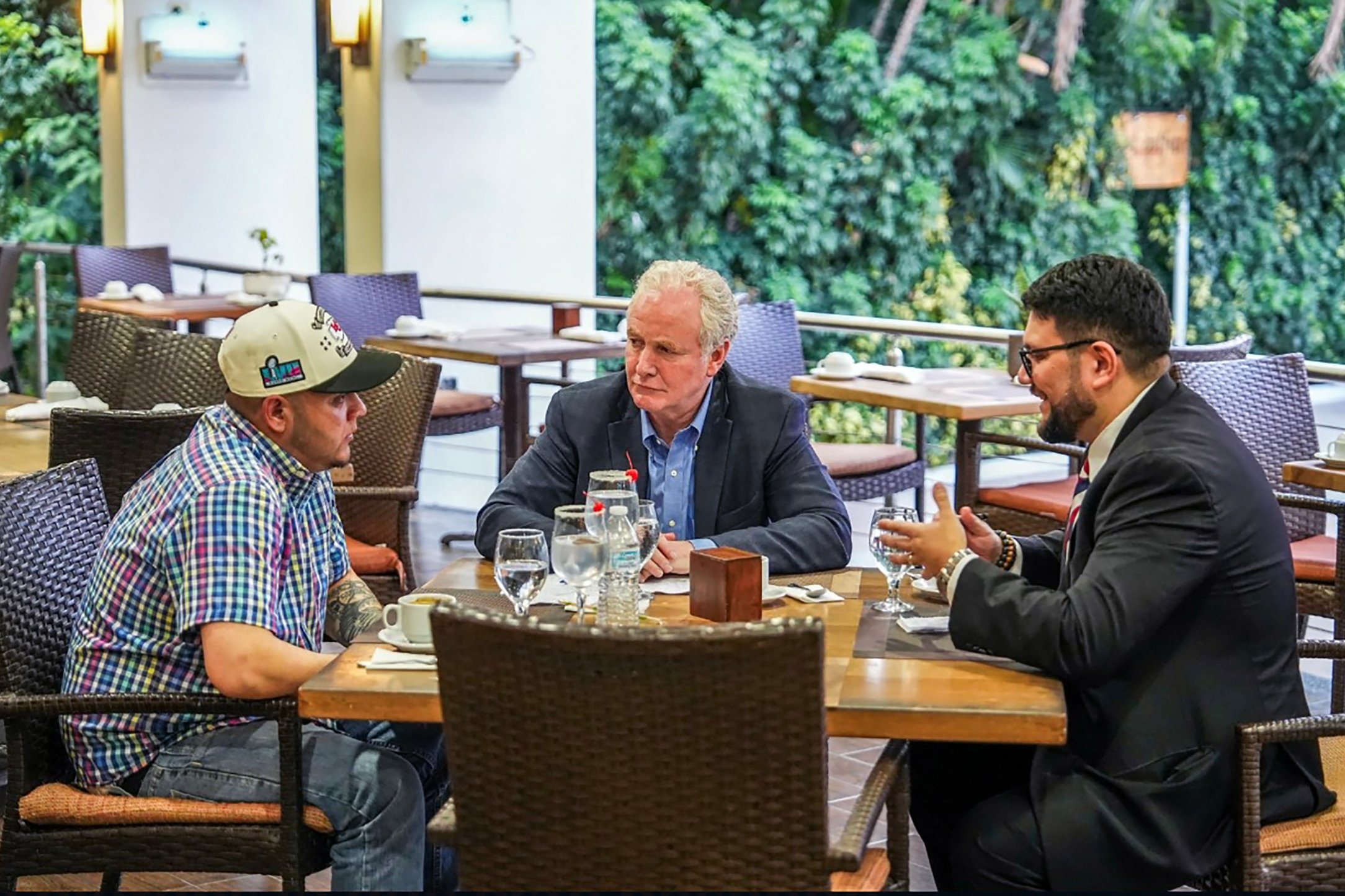 US senator meets wrongfully deported migrant amid clash with Bukele over Trump-era immigration policy