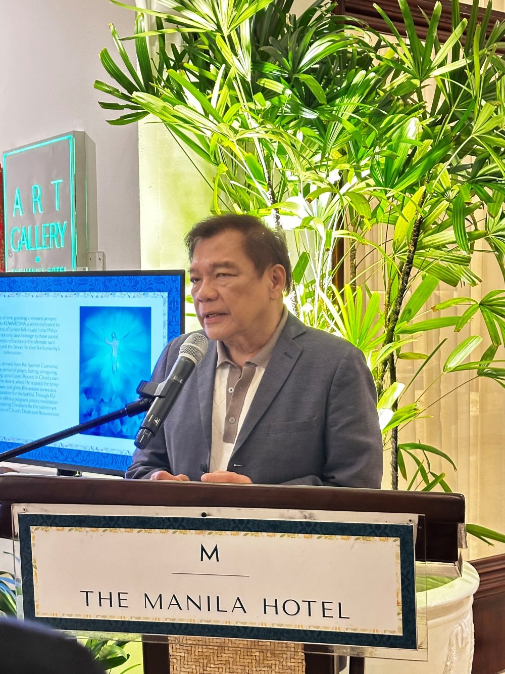 Atty. Jose D. Lina Jr., president of The Manila Hotel, welcomes guests to the opening reception of Kuwaresma, solo exhibit by Manuel Baldemor.
