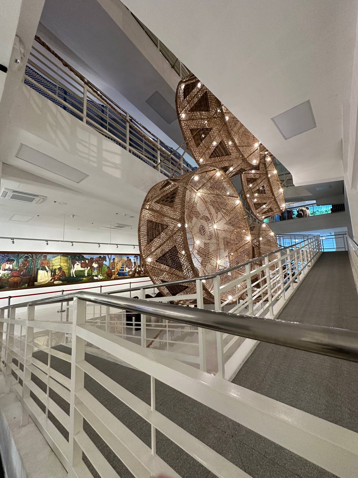 museum’s ramps wrap around Kublai Milan’s massive Ahungan ng Pagkakaisa installation.