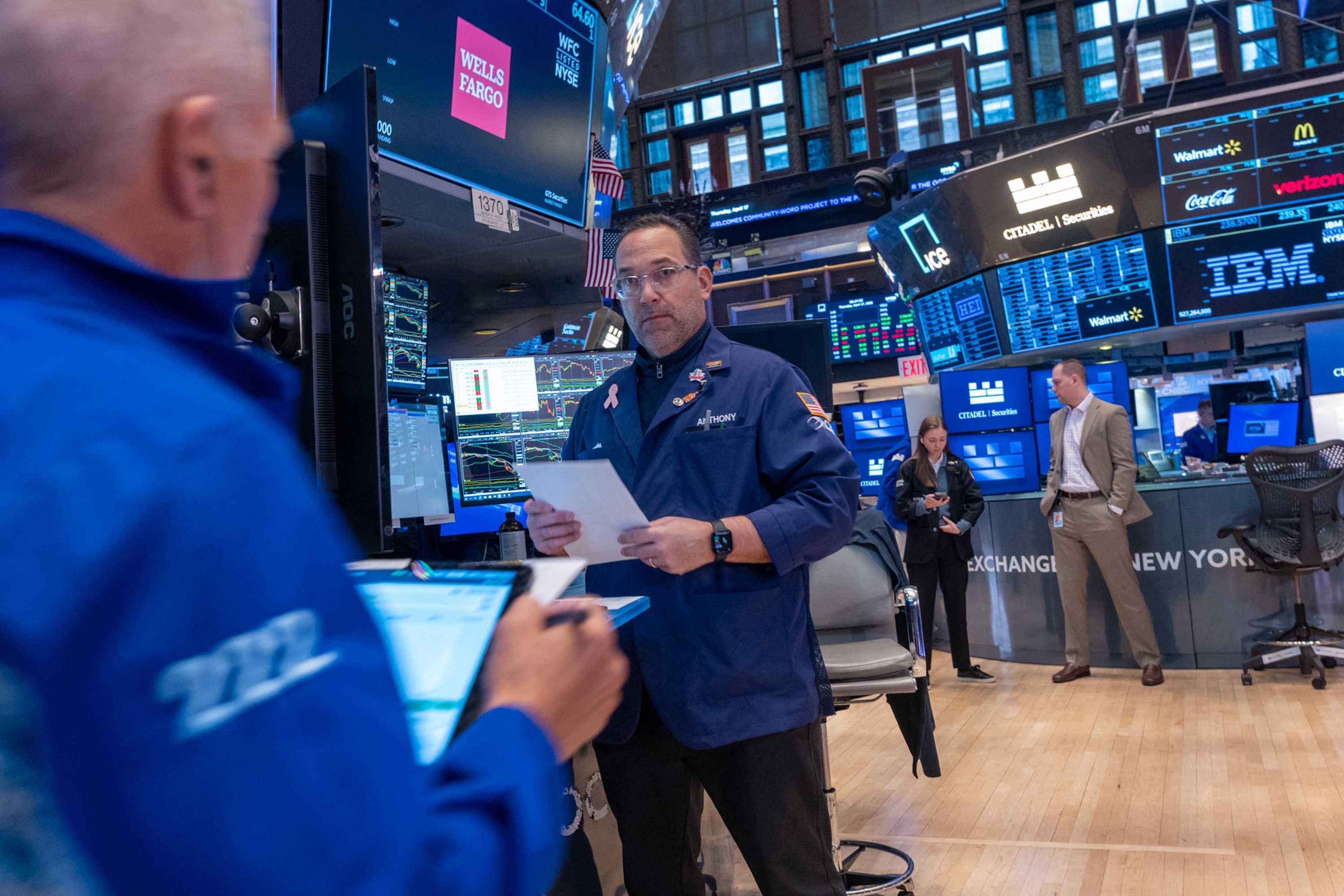 U.S. stocks retreat as trade uncertainty drags on
