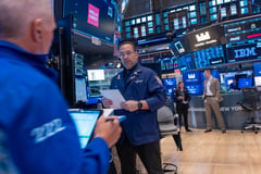 U.S. stocks retreat as trade uncertainty drags on