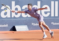 MUY FUERTE: Alcaraz dumps Fils, makes Barcelona final