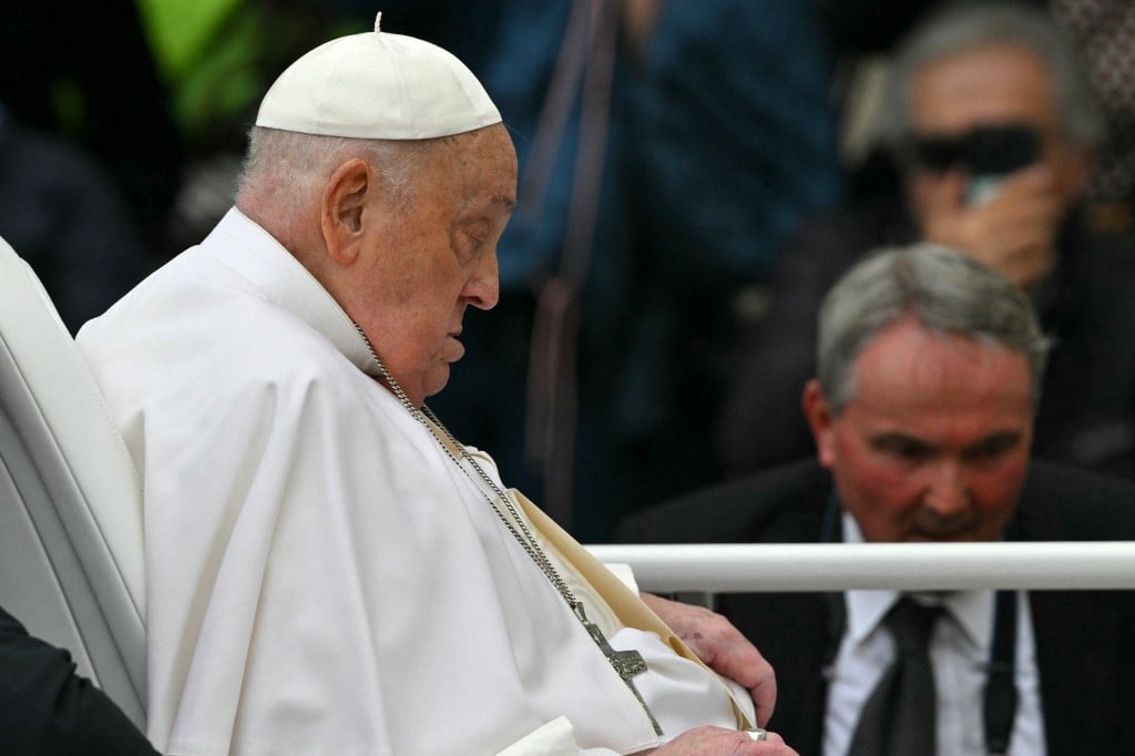 Pope urges freedom, tolerance in Easter address amid fragile health