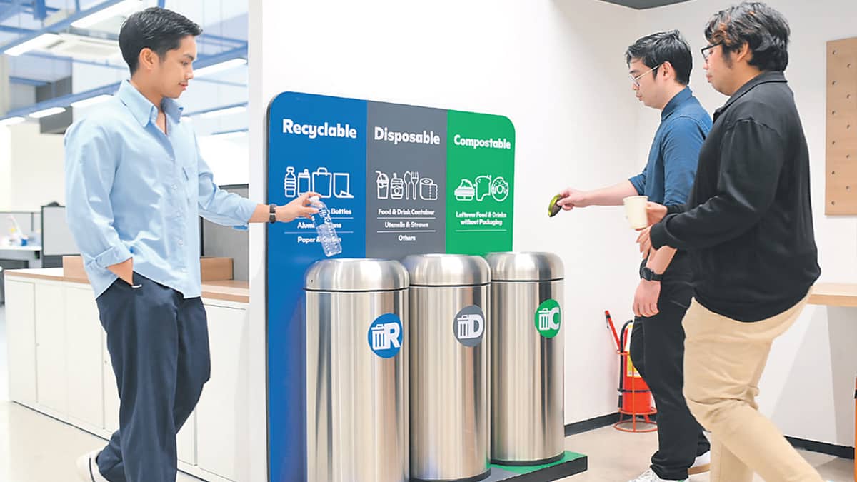SM employees lead by example as they properly segregate waste using the RDC (recyclable, disposable, compostable) bin system — showing that building a #SMWasteFreeFuture starts from within.