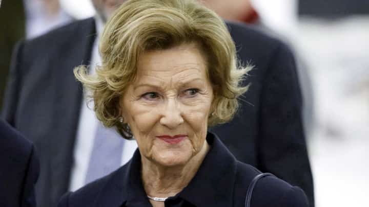(FILES) Queen Sonja of Norway reacts as she visits the "A Journey Within" contemporary art exhibition by Norwegian artist Anna-Eva Bergman at the Musee d'Art Moderne de Paris museum in Paris, on 29 March 2023. Queen Sonja of Norway, 87, was admitted to an Oslo hospital late on 21 April 2025 following breathing difficulties, the royal palace announced. "The Queen was transported by medical helicopter from the royal chalet in Sikkilsdalen, where the royal couple were spending the Easter holidays," the palace said in a statement.