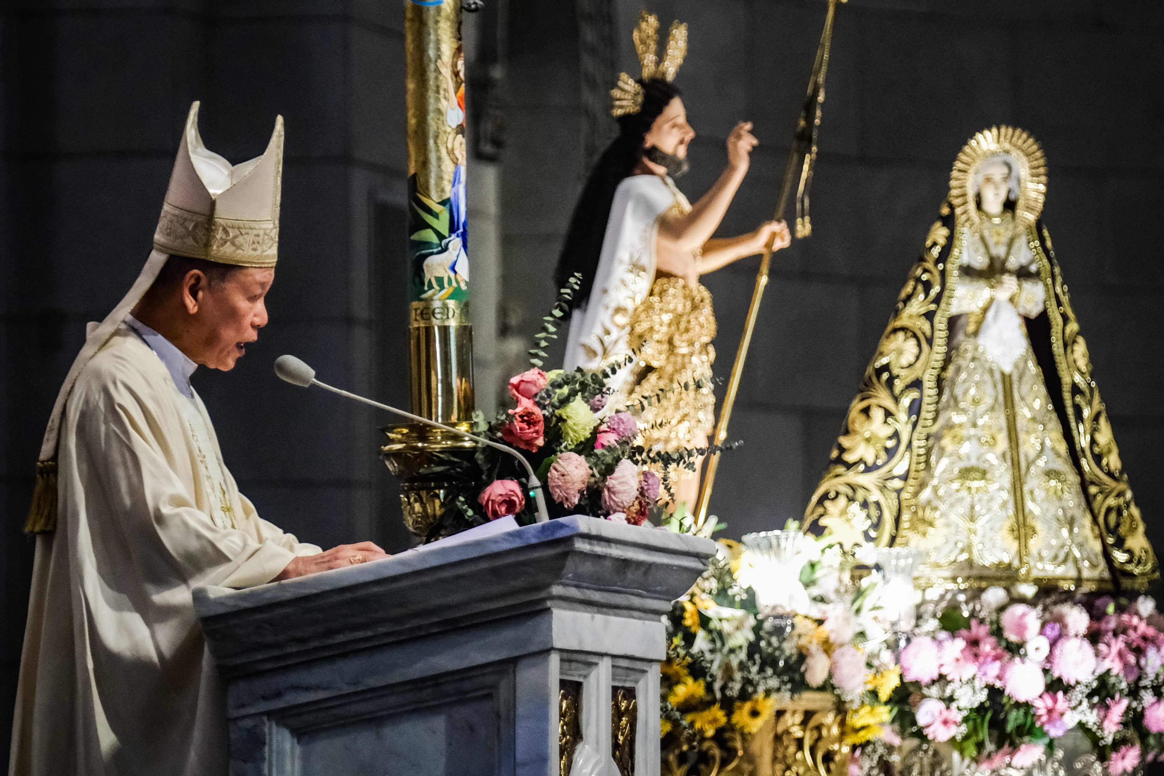OFWs dear to Francis as ‘smugglers of faith’