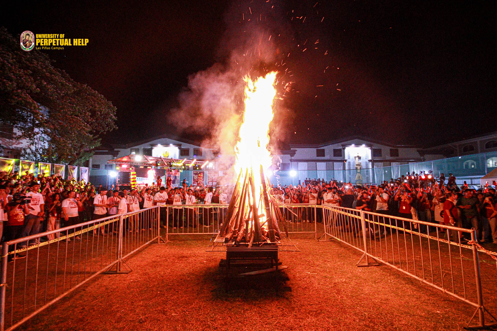 Bonfire lights up Altas celebration