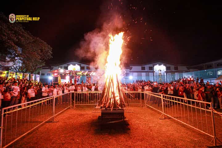 Bonfire lights up Altas celebration