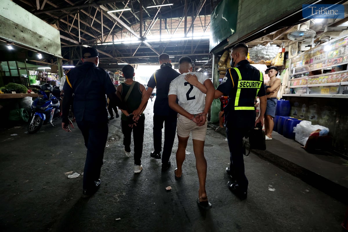 Security personnel at the Balintawak Cloverleaf Market on Wednesday made a citizen’s arrest of three suspects allegedly involved in the illegal collection of leases from vendors. The action follows a complaint from the vendors’ association to the Balintawak Cloverleaf Market Corporation (BCMC). Vendors plan to file charges of grave coercion and extortion, while the BCMC is considering trespassing and unjust Vexation charges against the suspects.