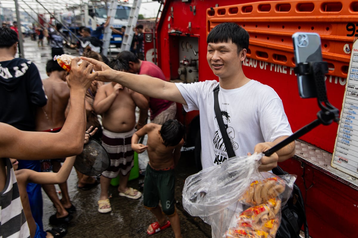 A vlogger roamed around the burned-down community, filming himself as he offered food to residents affected by the fire.