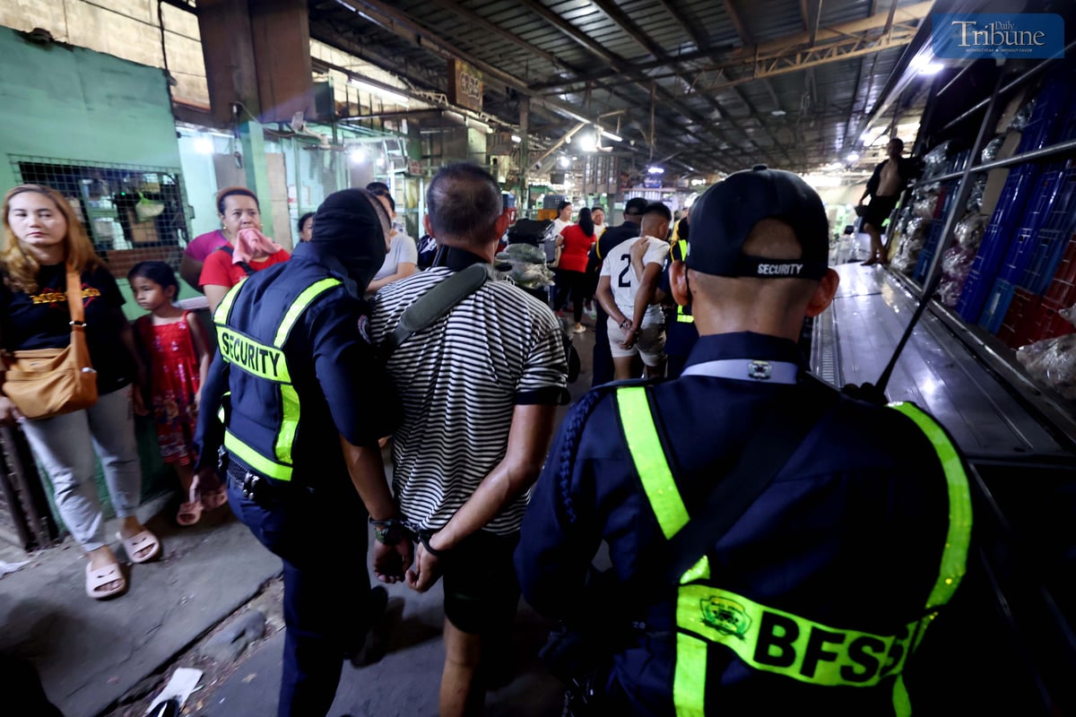 Security personnel at the Balintawak Cloverleaf Market on Wednesday made a citizen’s arrest of three suspects allegedly involved in the illegal collection of leases from vendors. The action follows a complaint from the vendors’ association to the Balintawak Cloverleaf Market Corporation (BCMC). Vendors plan to file charges of grave coercion and extortion, while the BCMC is considering trespassing and unjust Vexation charges against the suspects.