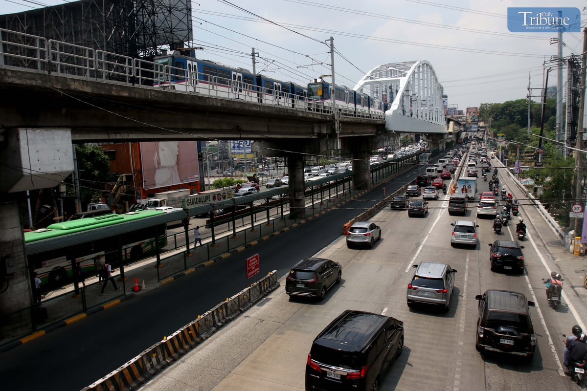 On Wednesday, 23 April 2025, traffic along both north and southbound lanes of EDSA in Guadalupe was congested as the Land Transportation Office (LTO) announced plans to create two special teams for an intensified campaign against drunk drivers, illegal drug use, and unsightly vehicles. LTO Chief Assistant Secretary Vigor Mendoza II revealed that a memo for these teams would be issued within the week, with deployment set to begin in May. This initiative aligns with the Department of Transportation’s (DOTr) directive under Secretary Vince Dizon to strengthen road safety policies.