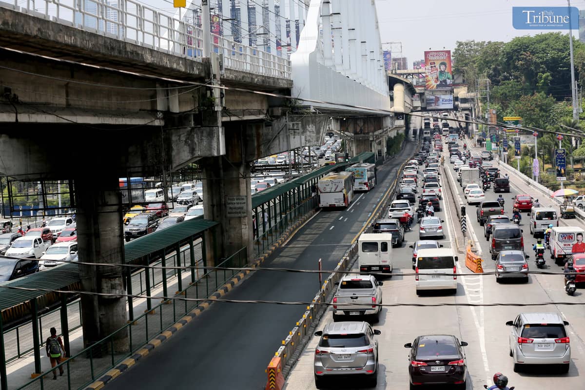 On Wednesday, 23 April 2025, traffic along both north and southbound lanes of EDSA in Guadalupe was congested as the Land Transportation Office (LTO) announced plans to create two special teams for an intensified campaign against drunk drivers, illegal drug use, and unsightly vehicles. LTO Chief Assistant Secretary Vigor Mendoza II revealed that a memo for these teams would be issued within the week, with deployment set to begin in May. This initiative aligns with the Department of Transportation’s (DOTr) directive under Secretary Vince Dizon to strengthen road safety policies.
