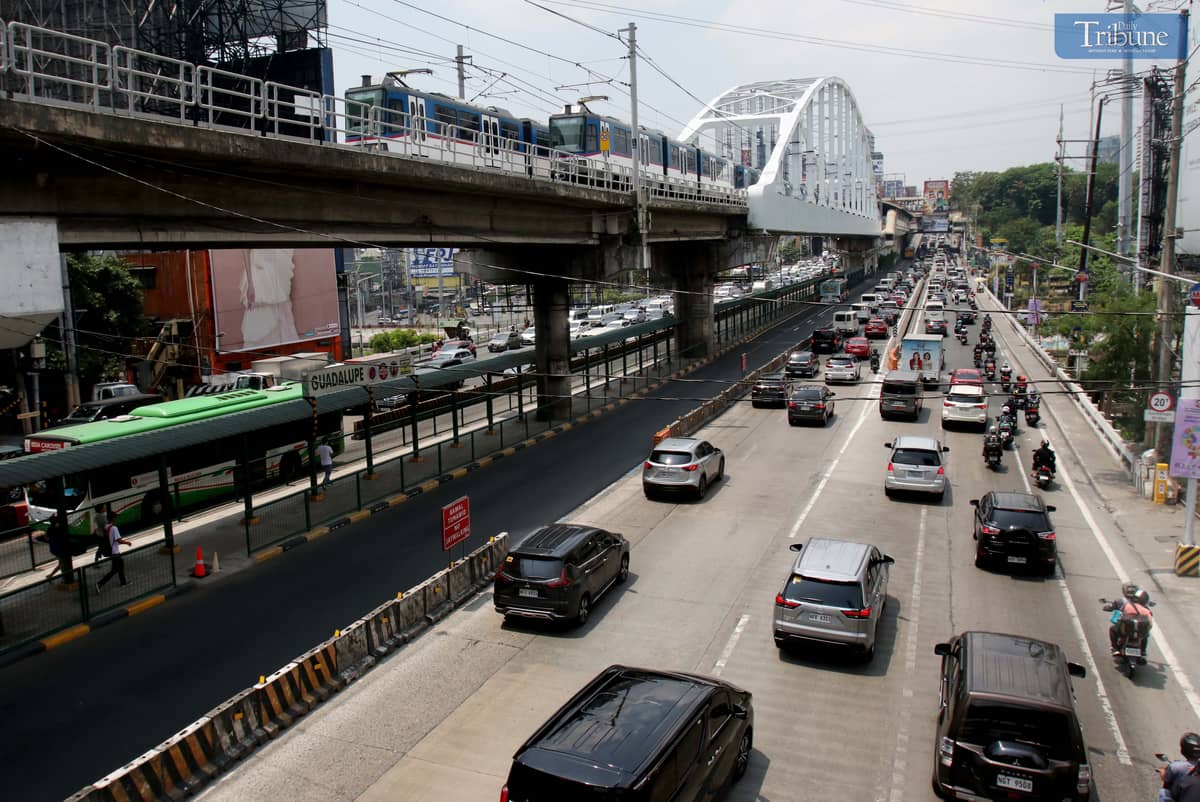 On Wednesday, 23 April 2025, traffic along both north and southbound lanes of EDSA in Guadalupe was congested as the Land Transportation Office (LTO) announced plans to create two special teams for an intensified campaign against drunk drivers, illegal drug use, and unsightly vehicles. LTO Chief Assistant Secretary Vigor Mendoza II revealed that a memo for these teams would be issued within the week, with deployment set to begin in May. This initiative aligns with the Department of Transportation’s (DOTr) directive under Secretary Vince Dizon to strengthen road safety policies.