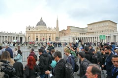 Crowds gather for second day to see Pope
