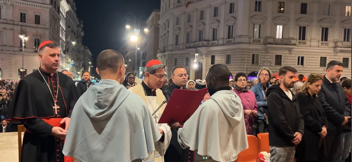 Tagle leads Rosary for Pope Francis