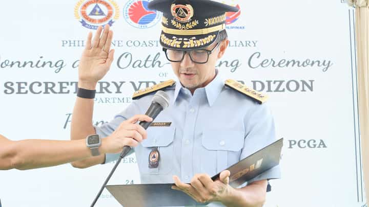 TRANSPORTATION Secretary Vivencio B. Dizon takes his oath as he is appointed to the Philippine Coast Guard Auxiliary with the honorary rank of auxiliary vice admiral.