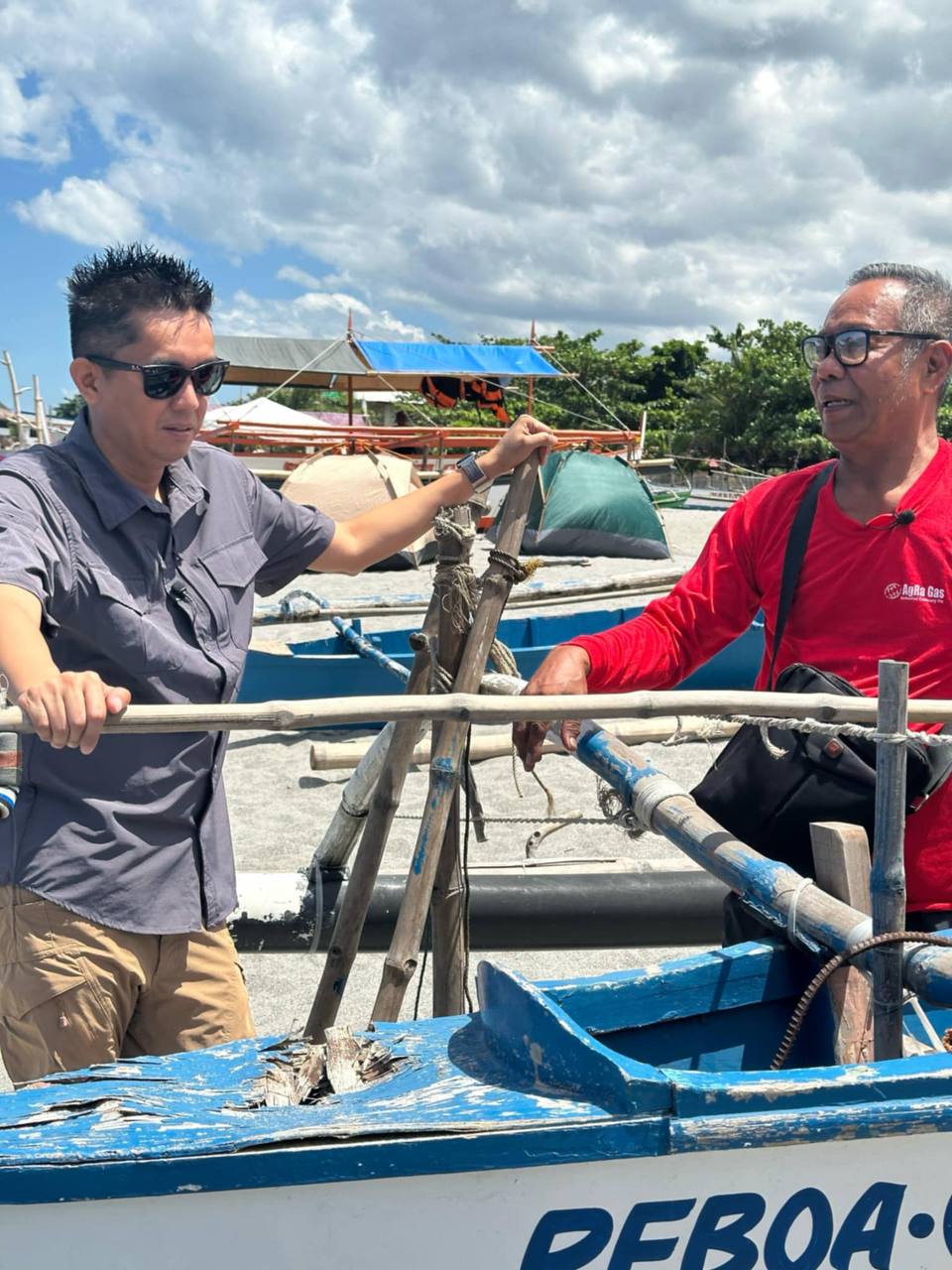 His latest documentary, Sa Gitna ng Dalawang Tubig (In Between Waters)