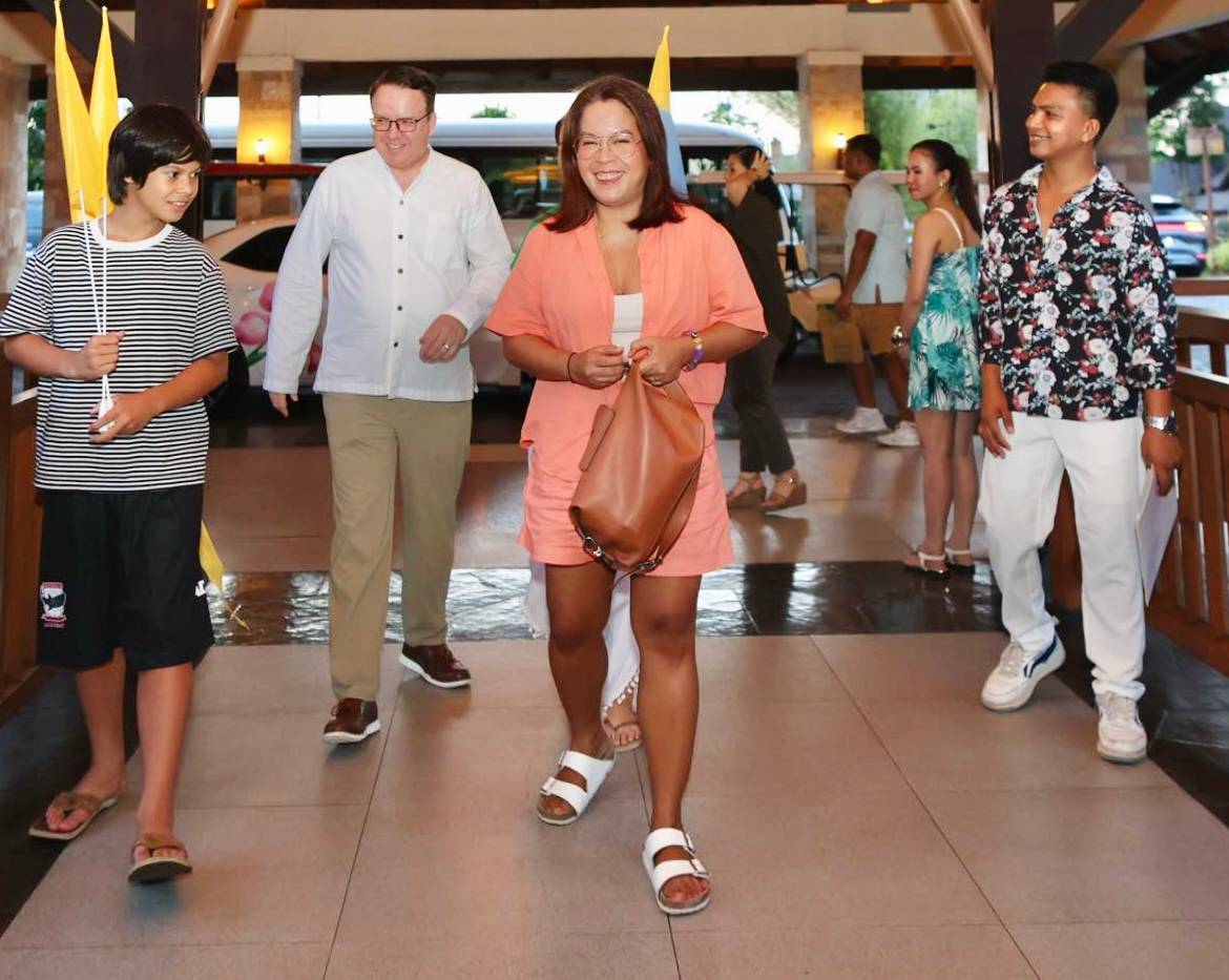 Patrick Manthe, general manager of Crimson Resort & Spa Mactan, and Mia Singson-Leon, general manager of Quest Hotel & Conference Center Cebu, leading the vibrant Cebu launch of the Hello Summer campaign.