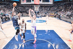 Edwards drops 43; Wolves push Lakers to brink