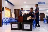 Bataan police personnel cast absentee votes