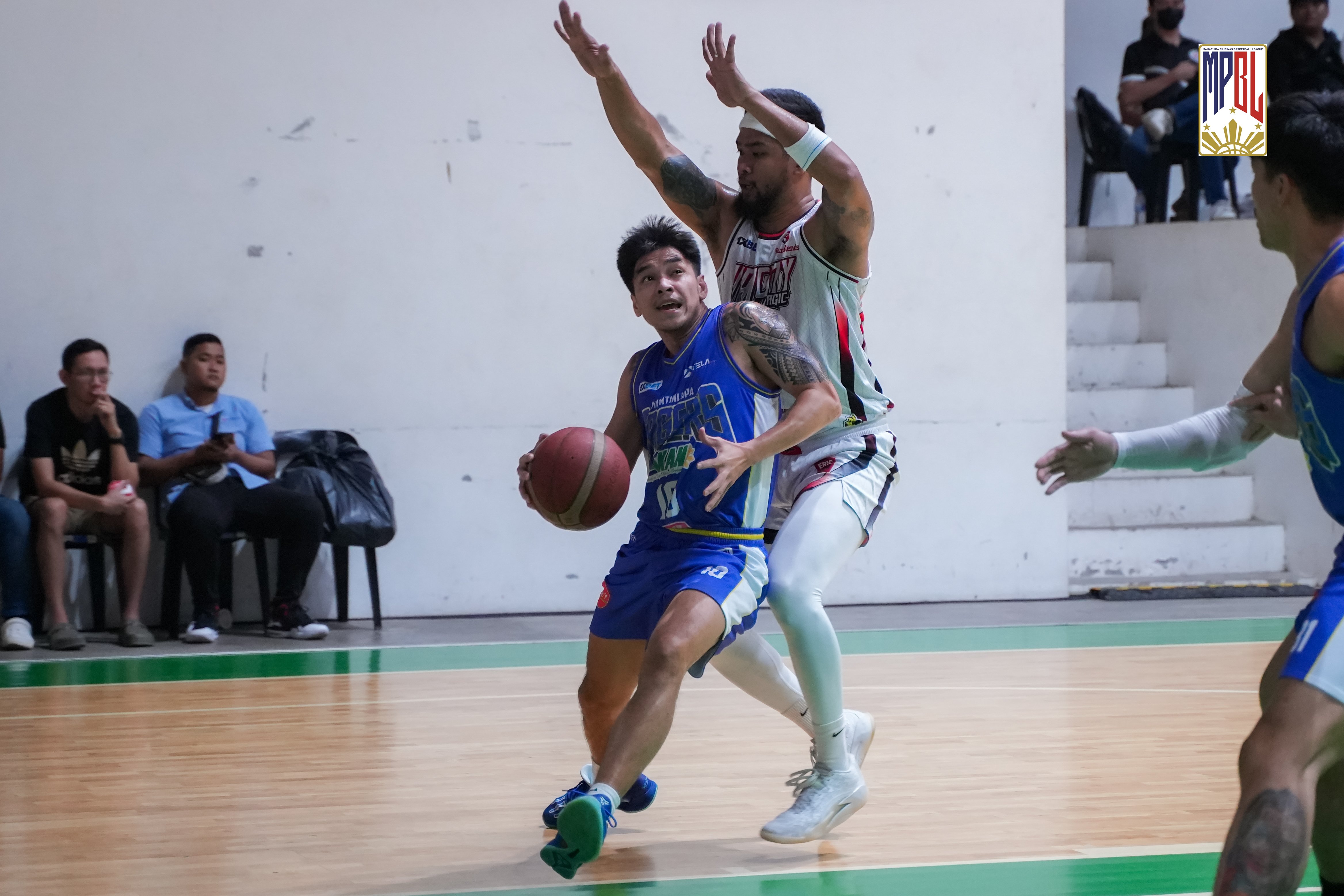 Pampanga shines bright, smothers Bacolod
