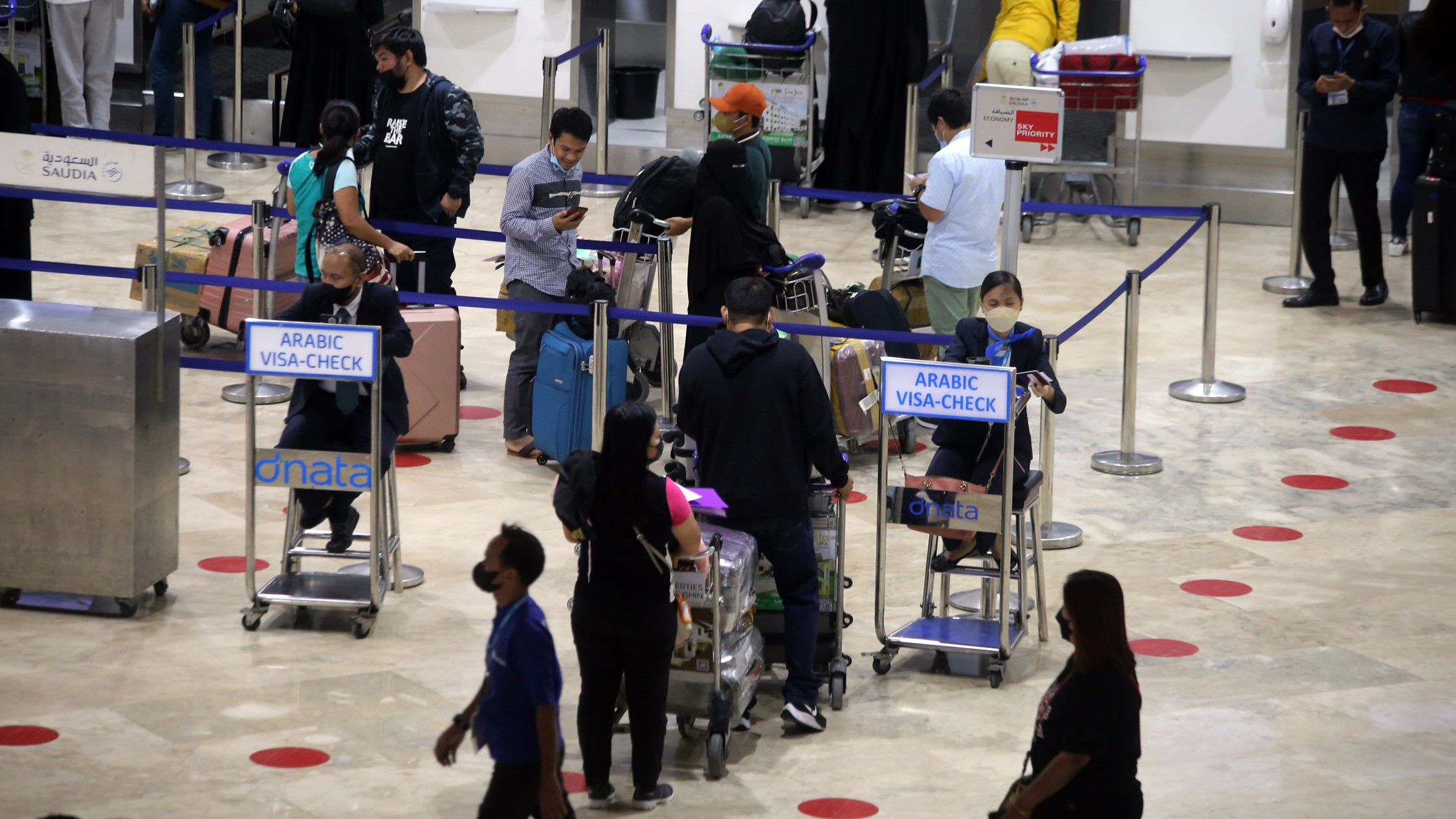 NAIA staff barred from handling passengers' passports