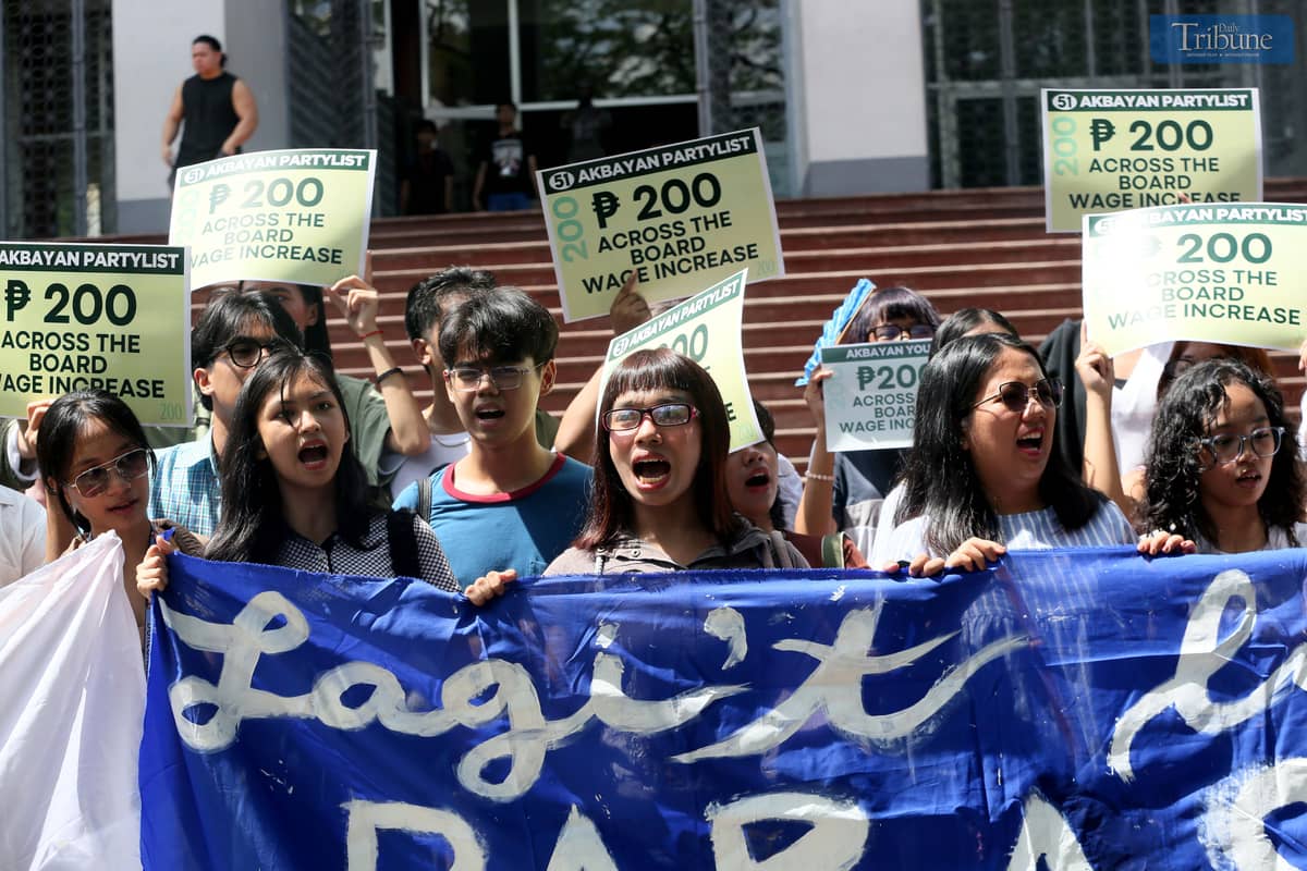 Hundreds of students join a solidarity walk organized by Akbayan Partylist for workers' rights at the University of the Philippines Diliman in Quezon City on Wednesday, 30 April 2025, vowing support for the passage of a P200 minimum wage hike, ahead of the Labor Day celebration.