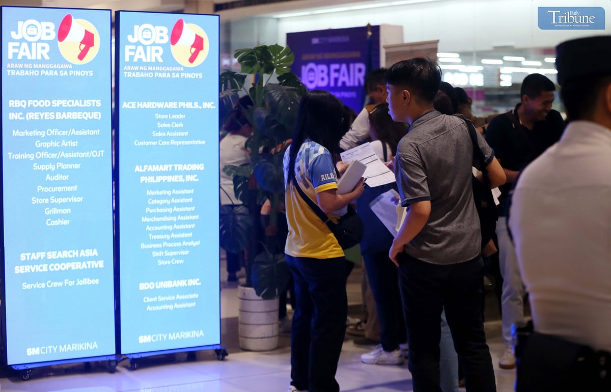 Job seekers fill the SM Marikina Job Fair on Labor Day, Thursday, 1 May 2025. Themed “Trabaho para sa Pinoy,” the event featured five government agencies and 47 private companies.