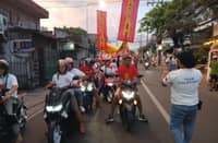Thousands of urban poor and workers march all the way from Barangay Rosario to SGC building in Barangay Bambang to express their support to Pasig mayoral aspirant Sarah Discaya.