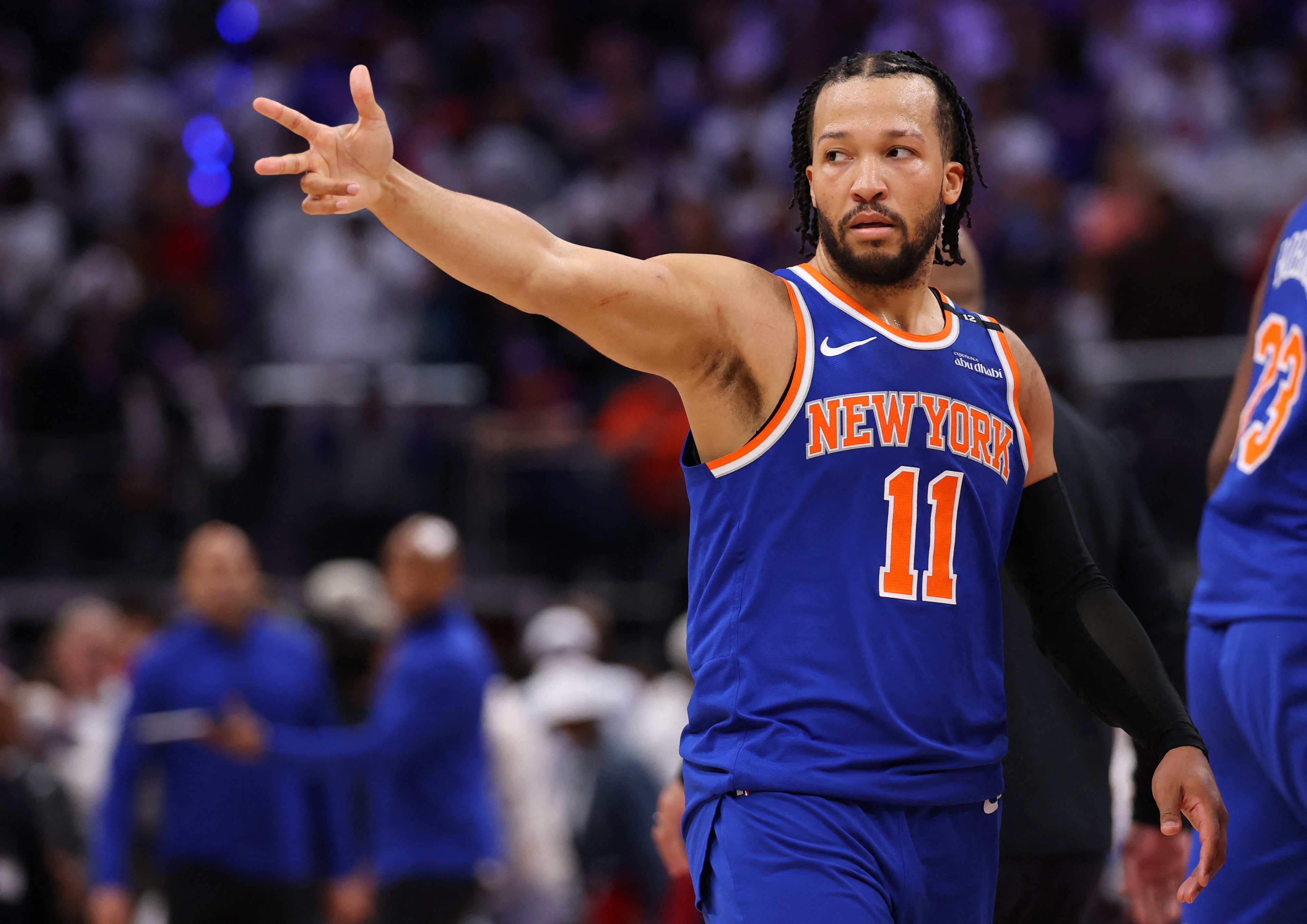 Knicks clinch series; Clippers refuse to fade