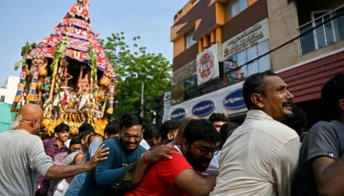 India temple stampede crushes six to death