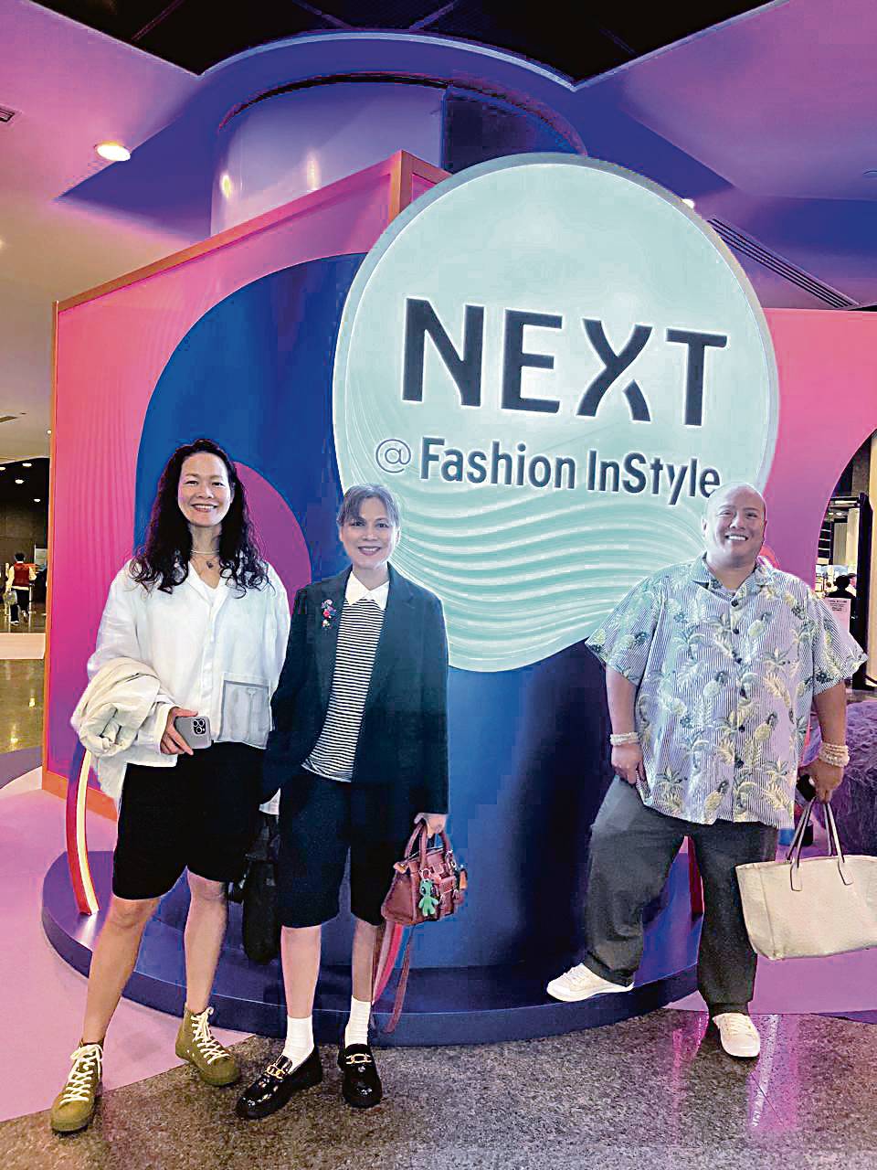 Fashion designer Jo Ann Bitagcol, fashion personality Liza Ilarde and Daily Tribune’s Luis Espiritu.