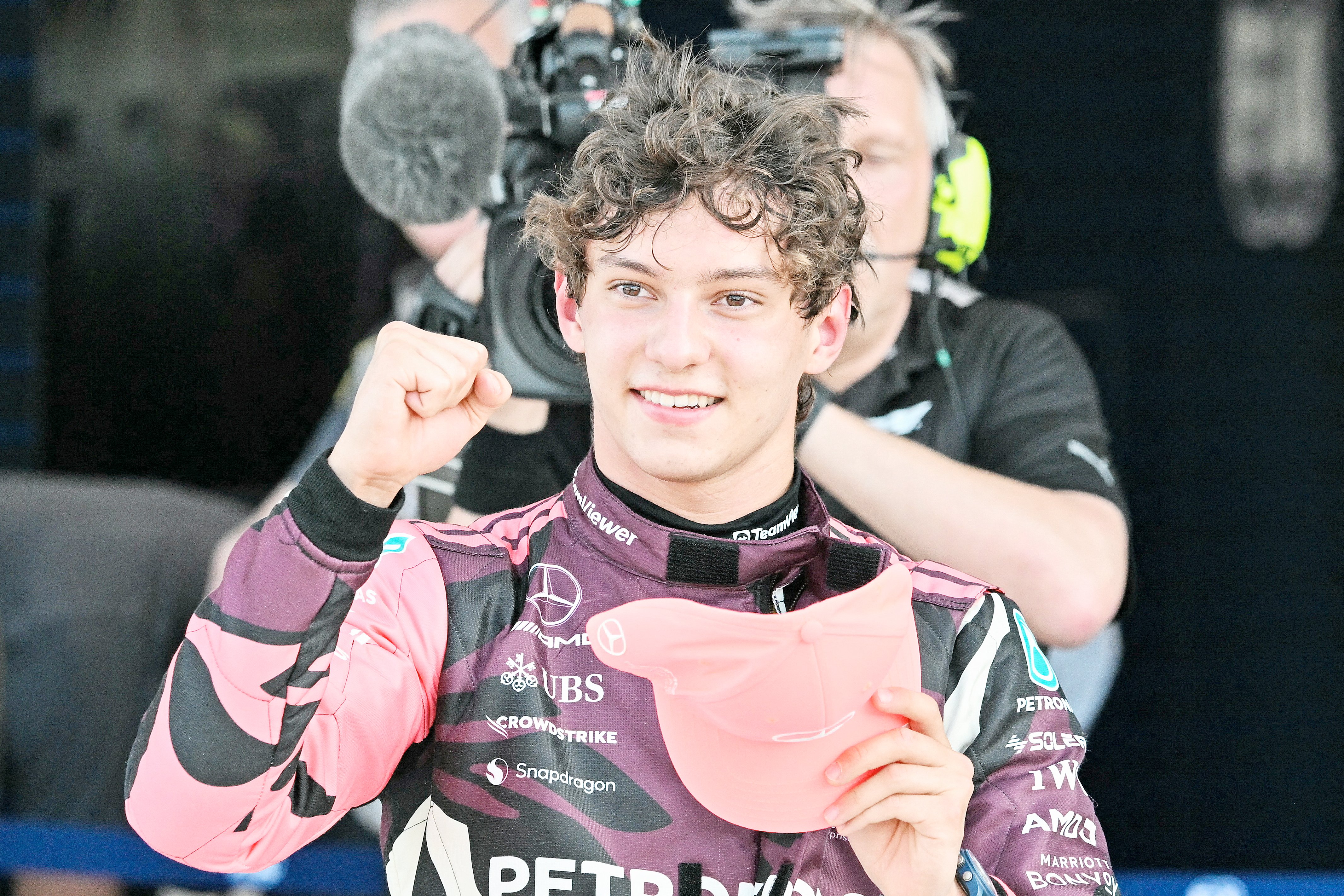 Antonelli stuns F1 in sprint