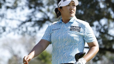 Ryu completes wire-to-wire win