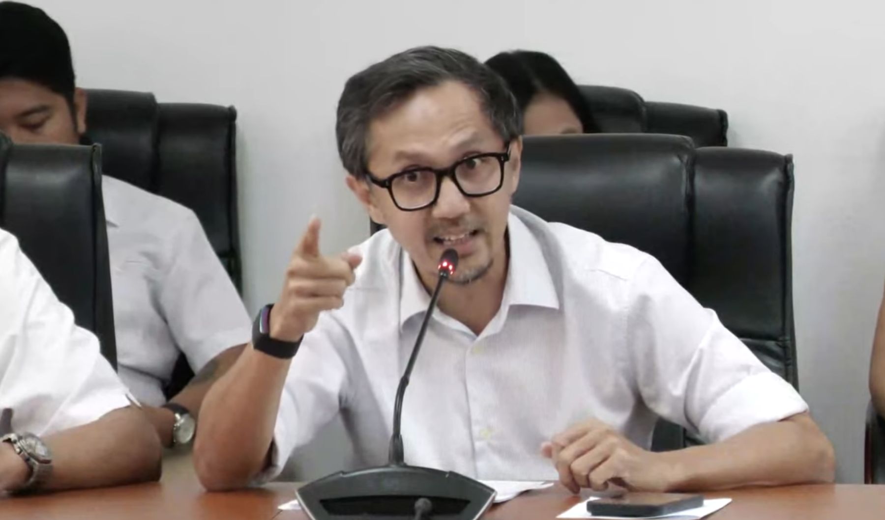 Dizon vows crackdown after NAIA taxi overcharges passenger