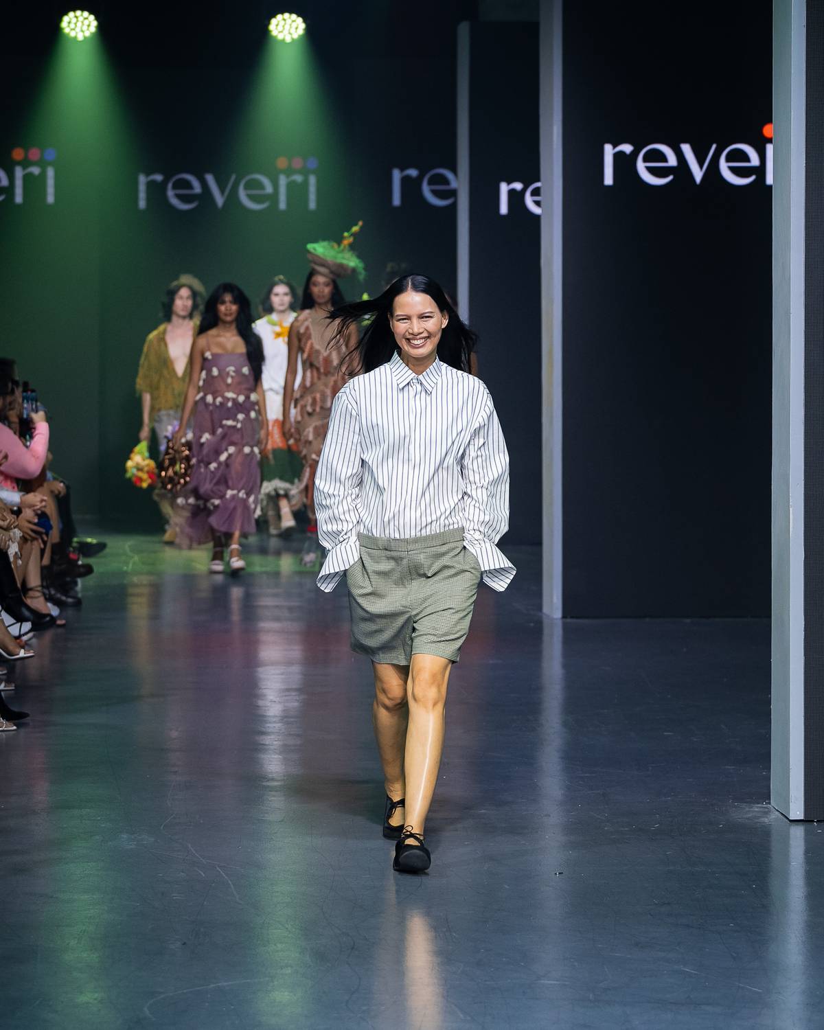 At Reveri, Ria Bolivar creates handcrafted garments and bags that embody comfort, craftsmanship and relaxed elegance.
