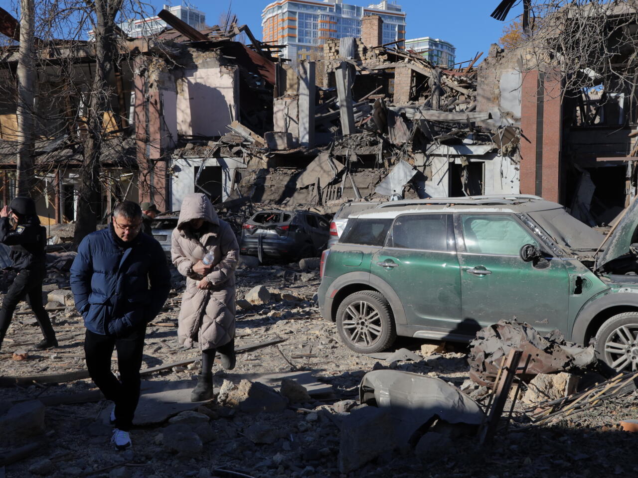 Ukraine, Russia trade aerial attacks 